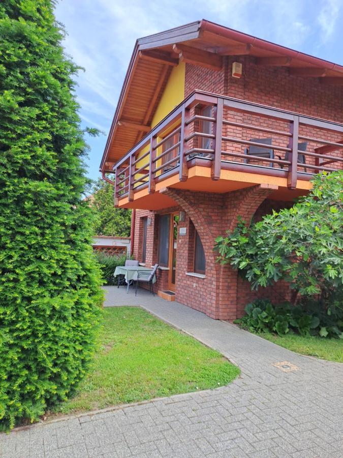 Rozmaring Apartmanok Gyula Εξωτερικό φωτογραφία