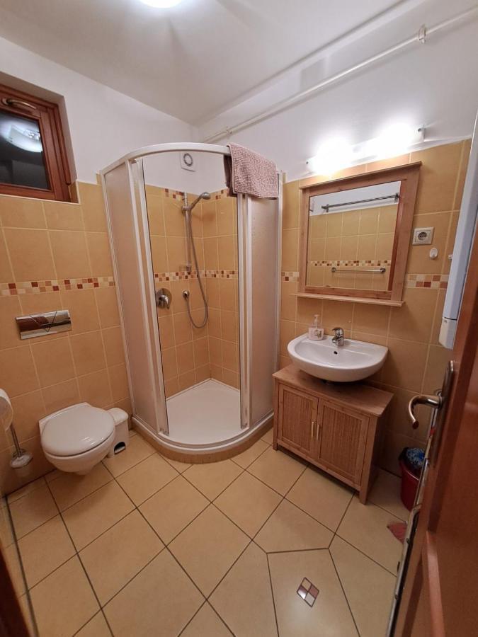 Rozmaring Apartmanok Gyula Εξωτερικό φωτογραφία
