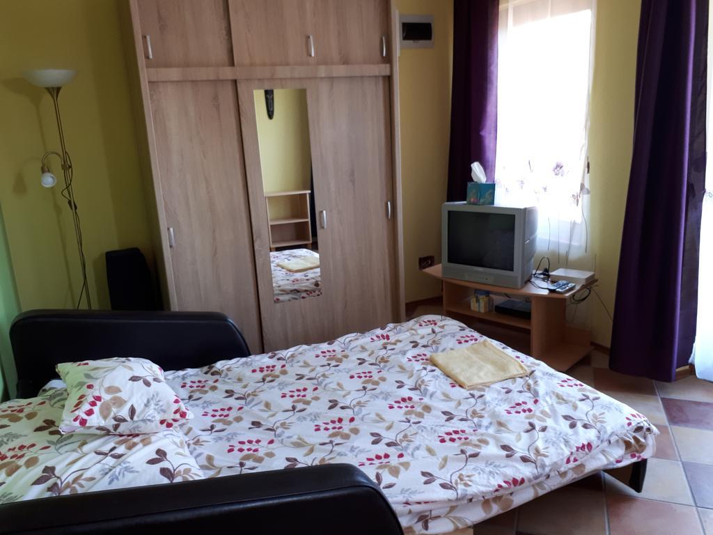 Rozmaring Apartmanok Gyula Εξωτερικό φωτογραφία
