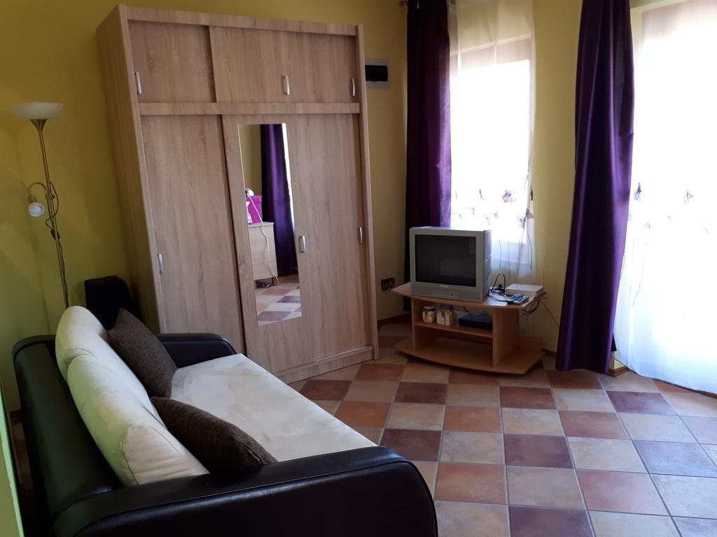 Rozmaring Apartmanok Gyula Εξωτερικό φωτογραφία