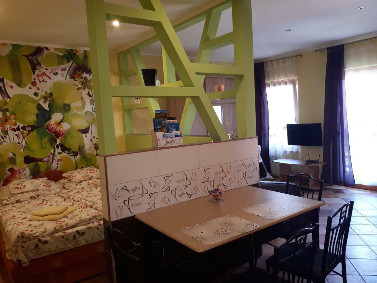 Rozmaring Apartmanok Gyula Εξωτερικό φωτογραφία