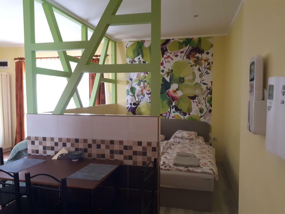 Rozmaring Apartmanok Gyula Εξωτερικό φωτογραφία