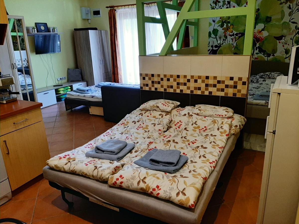 Rozmaring Apartmanok Gyula Εξωτερικό φωτογραφία